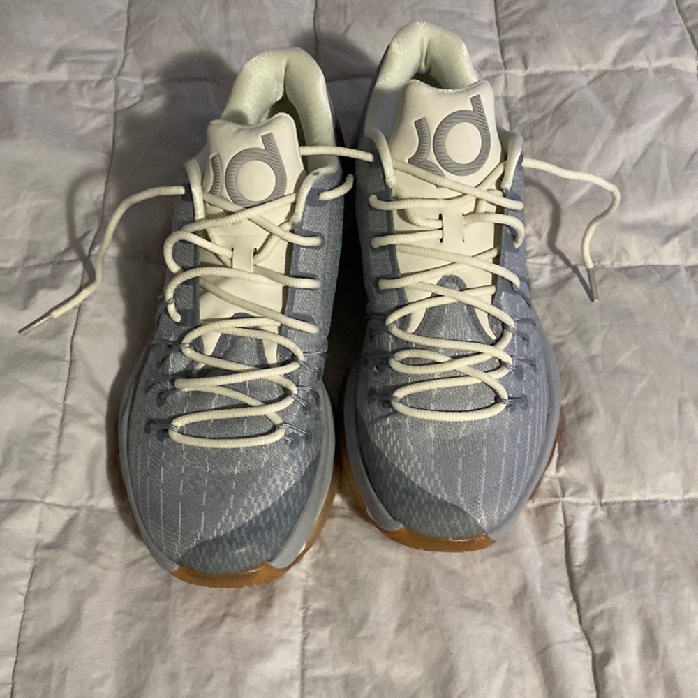 never worn nike shoes